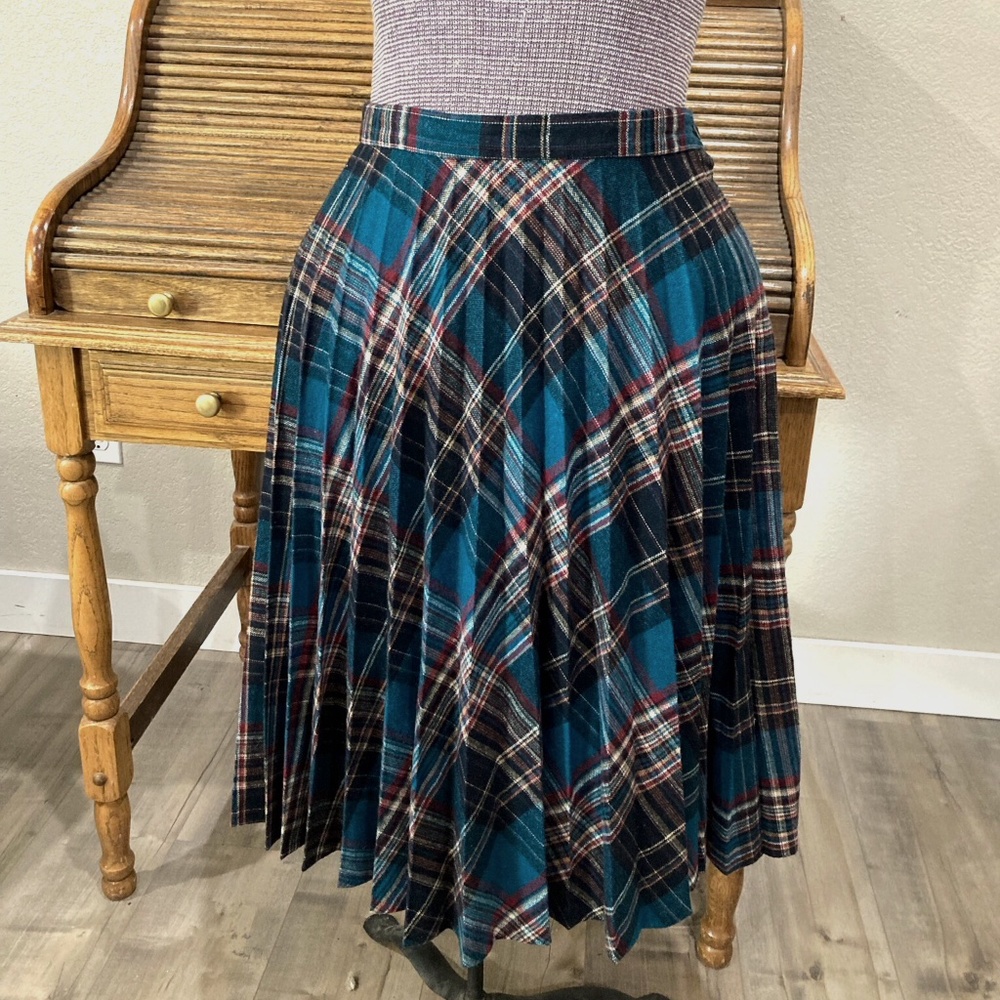 Campus Casuals of California wool blend plaid skirt